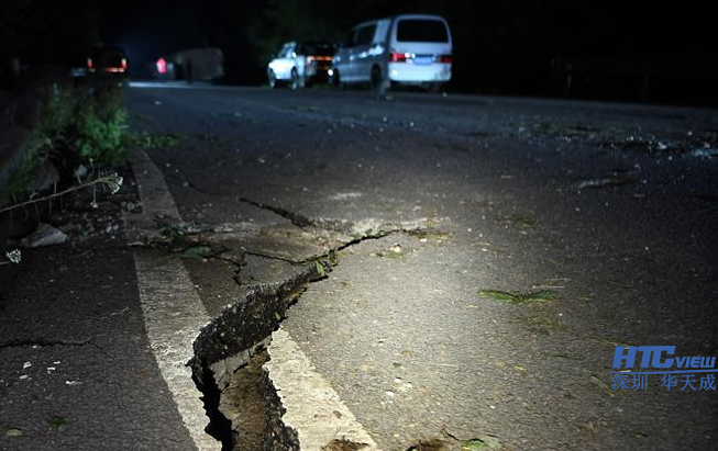 通往灾区的S301线多处受损 通往灾区的S301线多处受损