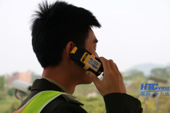 班长用手持对讲终端与收费员/监控中心流畅通话